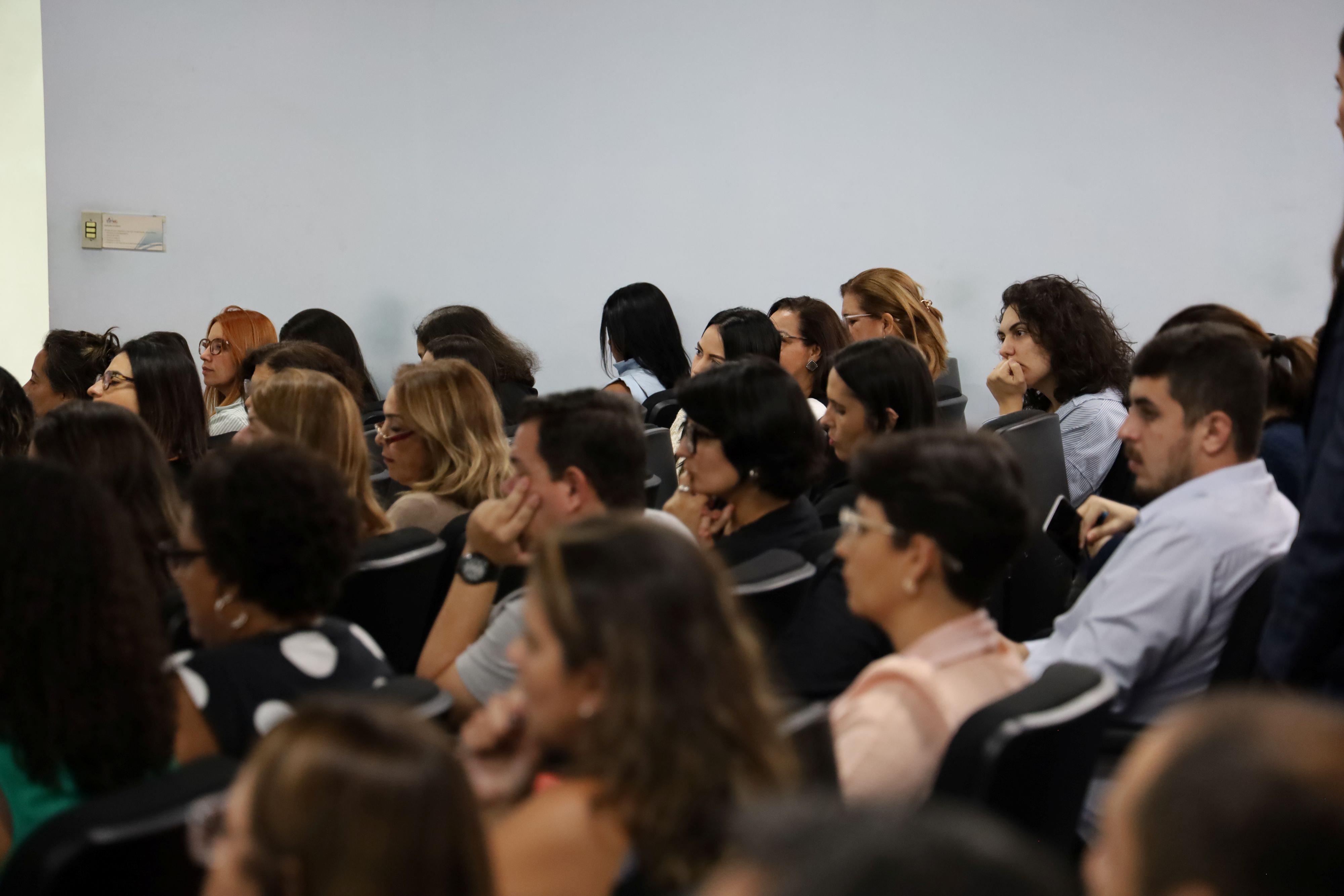Alunos e alunas durante o curso